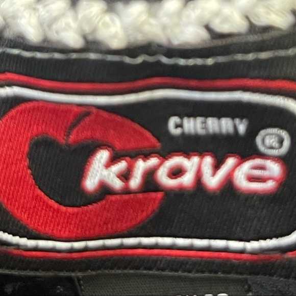 Cherry Krave on/off shoulder, 3/4 sleeve embroidered top in size 1X - Picture 6 of 8